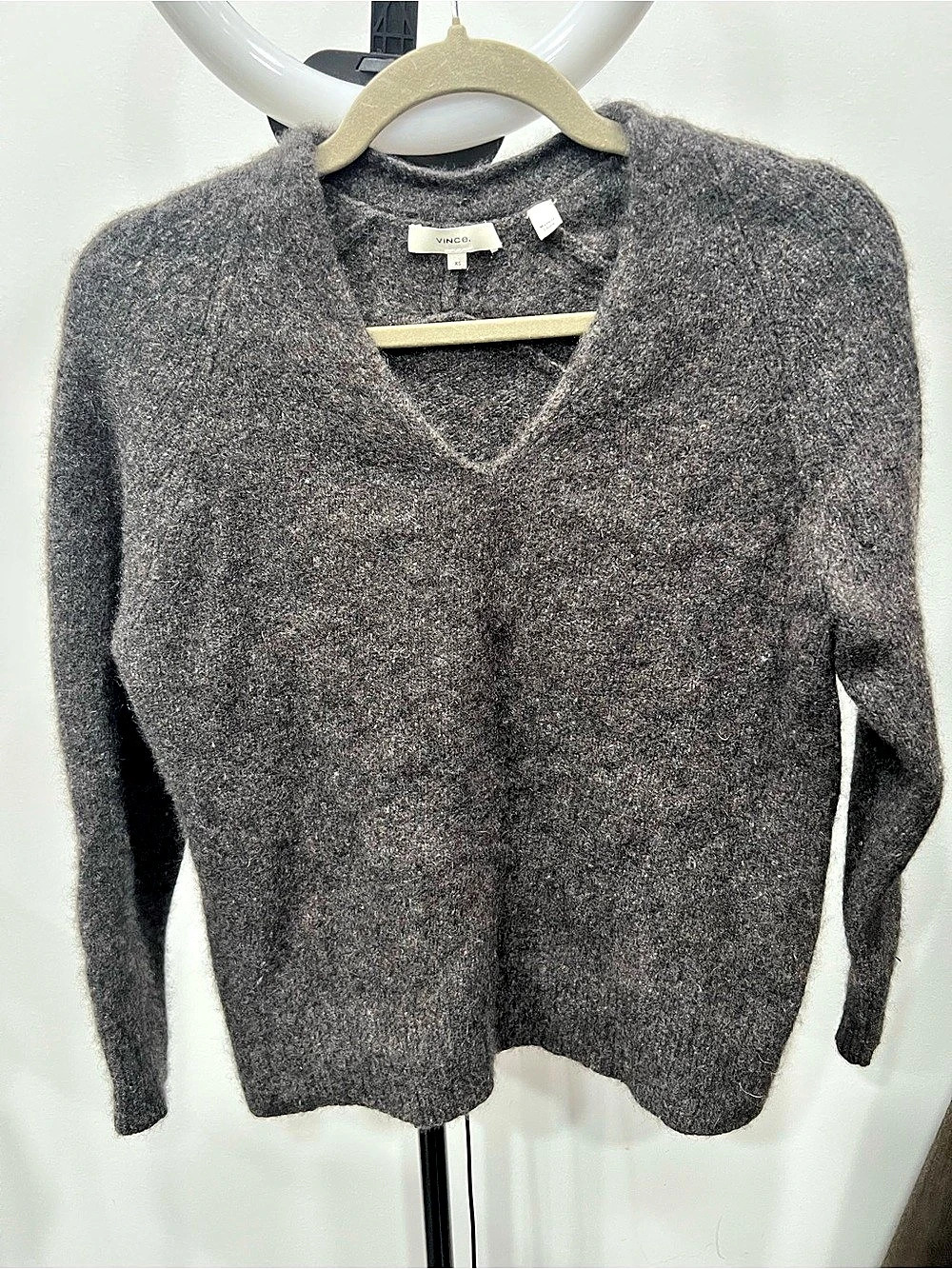 Vince charcoal grey heathered V-neck sweater 100% Cashmere